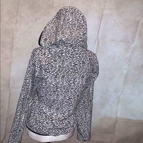 New Balance Windbreaker with Reflective “NB” - Picture 7 of 10